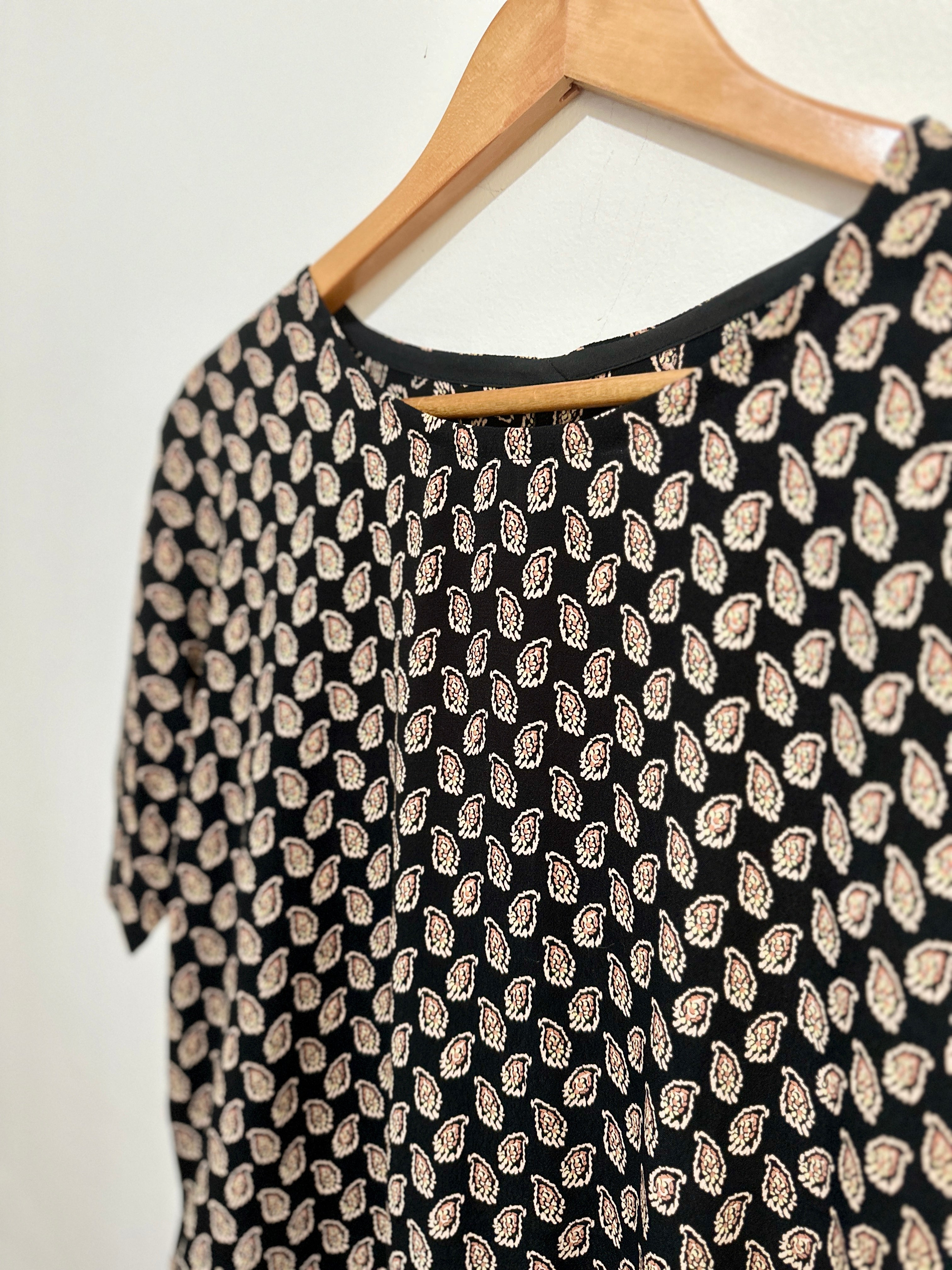 Tee Top Black Paisley - deadstock
