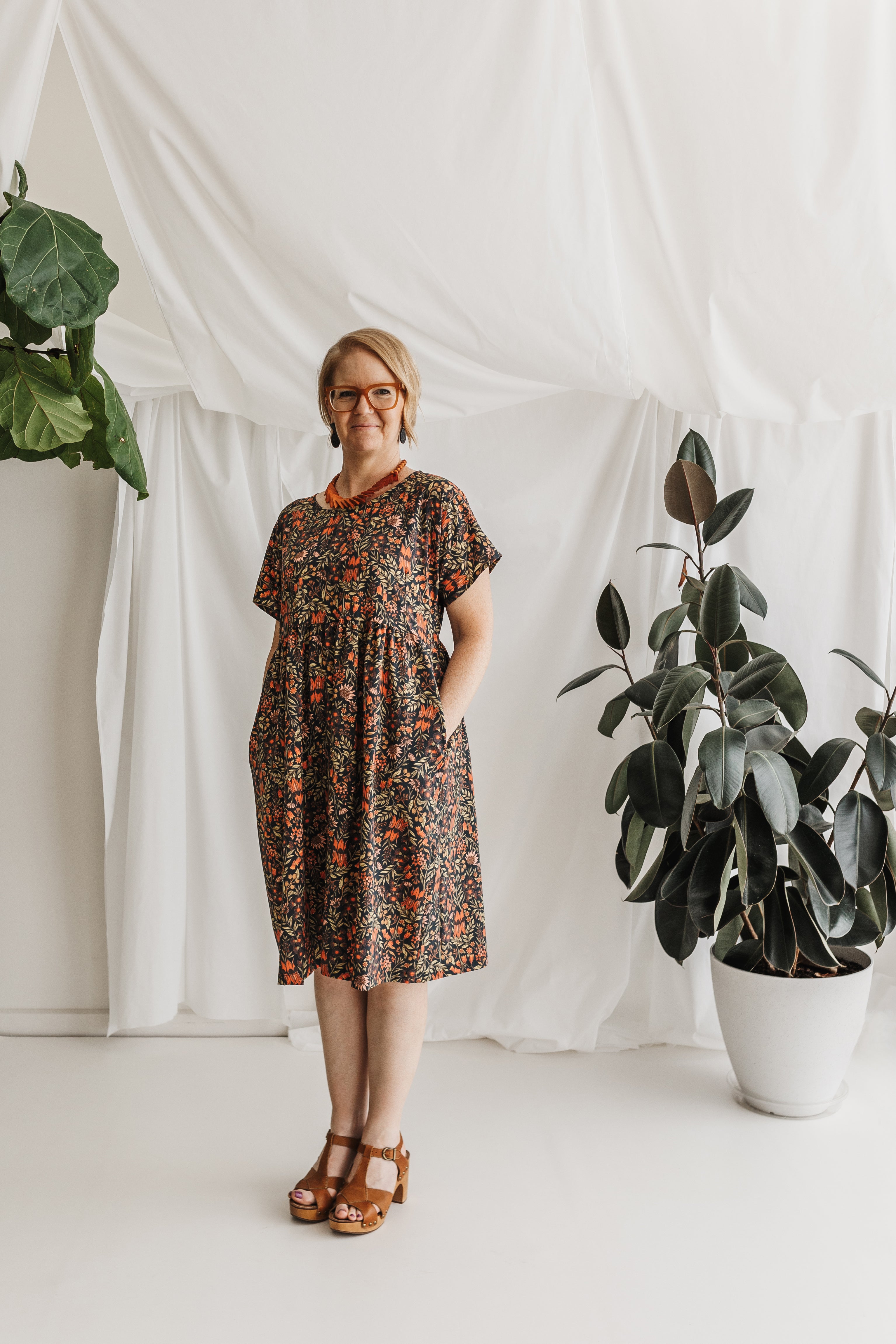 Frida Shift Dress in Desert Pea – Black